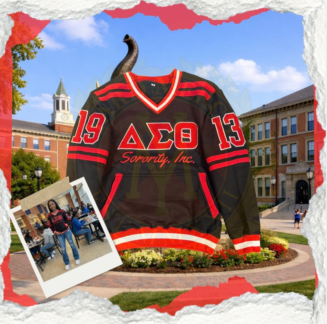 Delta Sigma Theta Black Vintage 90’s Style Sweatshirt