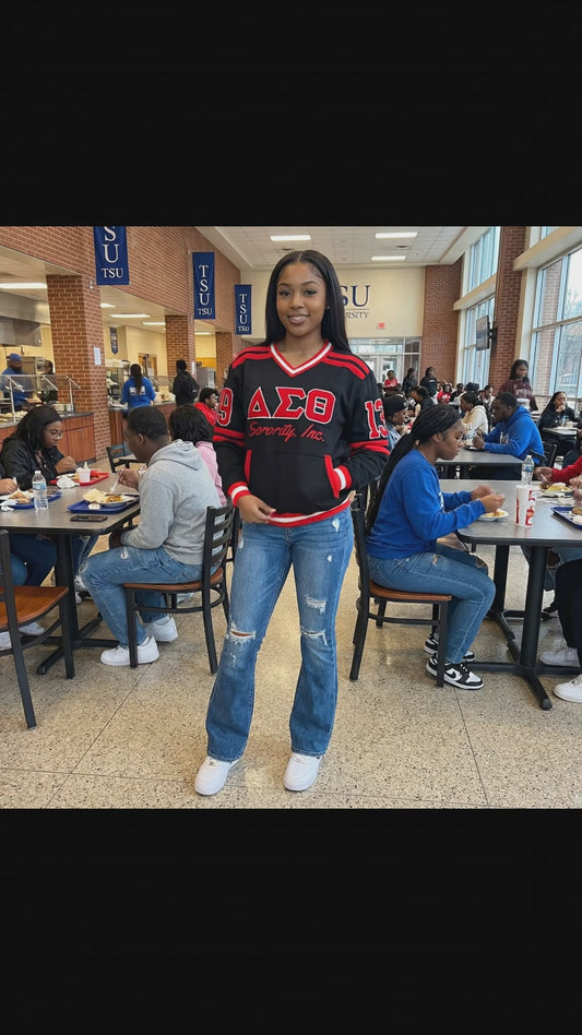 Delta Sigma Theta Black Vintage 90’s Style Sweatshirt